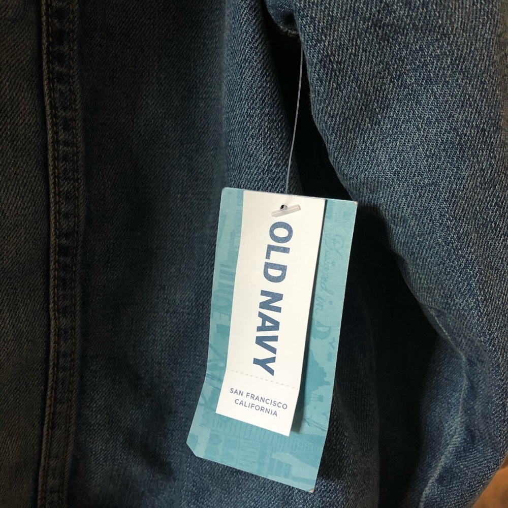 Old Navy Women’s Jean Jacket (NWT) - Picture 2 of 3